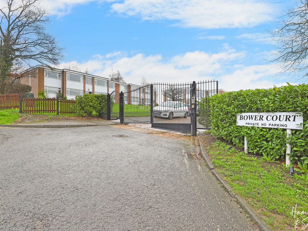 2 bed flat for sale in Bower Court, Epping CM16, £375,000