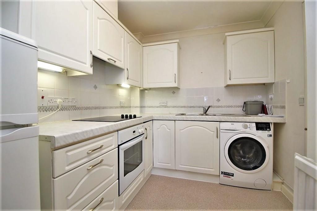 1 bed flat for sale in Northcourt Avenue, Berkshire, Reading RG2, £90,000