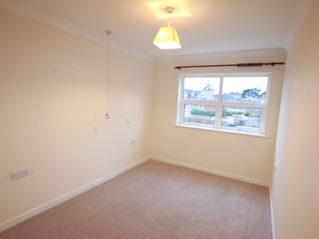 1 bed flat for sale in Northcourt Avenue, Berkshire, Reading RG2, £90,000