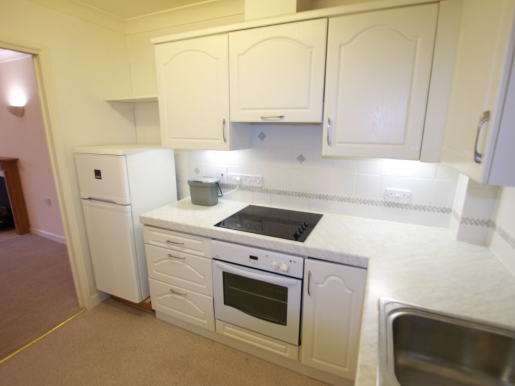 1 bed flat for sale in Northcourt Avenue, Berkshire, Reading RG2, £90,000