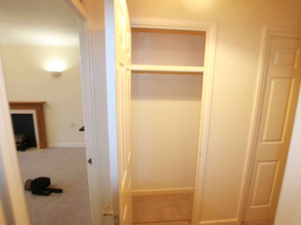 1 bed flat for sale in Northcourt Avenue, Berkshire, Reading RG2, £90,000