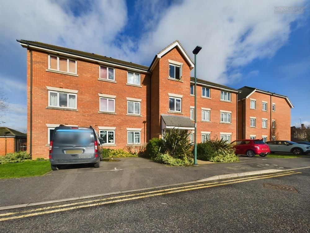 2 bed flat for sale in Fellowes Road, Peterborough PE2, £120,000