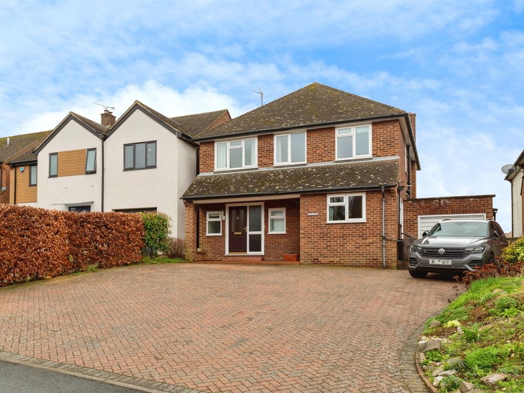 3 bed detached house for sale in Icknield Way East, Baldock SG7, £700,000