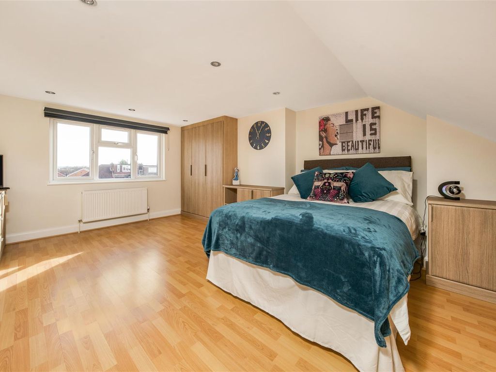 4 bed end terrace house for sale in Ellerdine Road, Hounslow TW3, £700,000