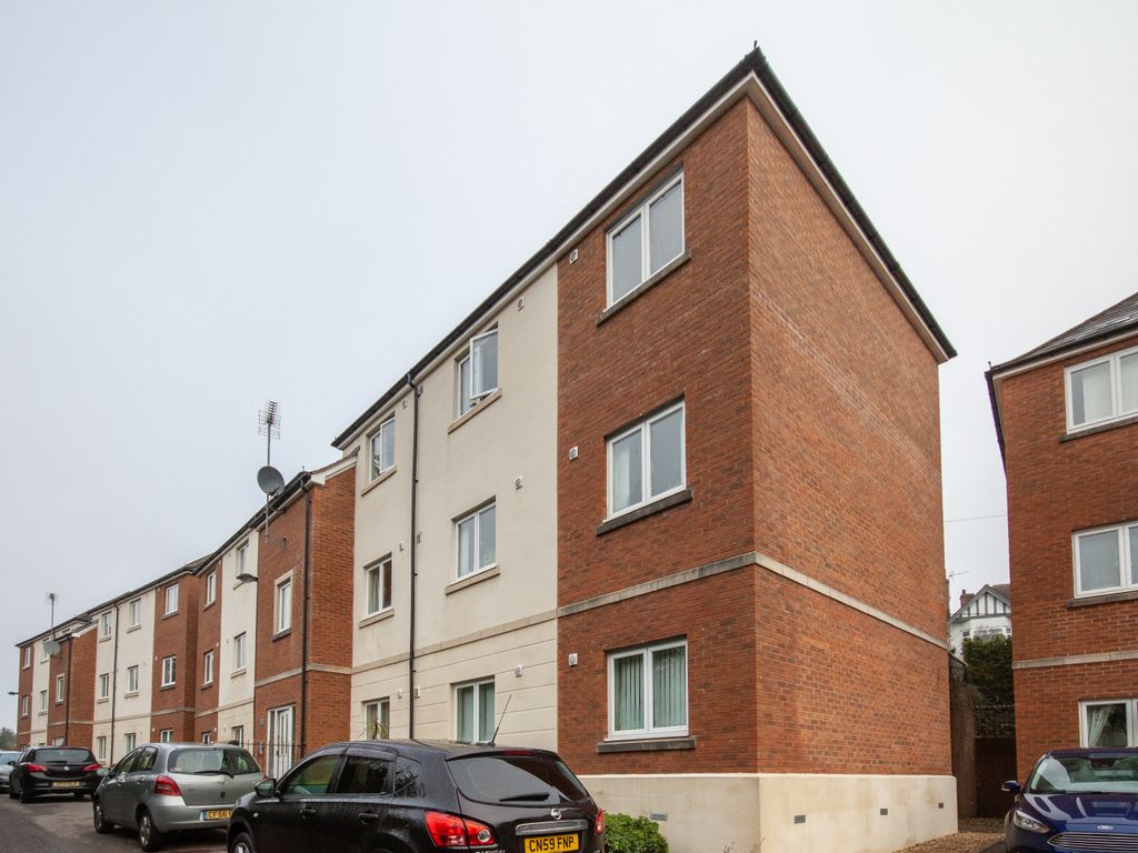 2 bed flat for sale in Golden Mile View, Newport NP20, £125,000