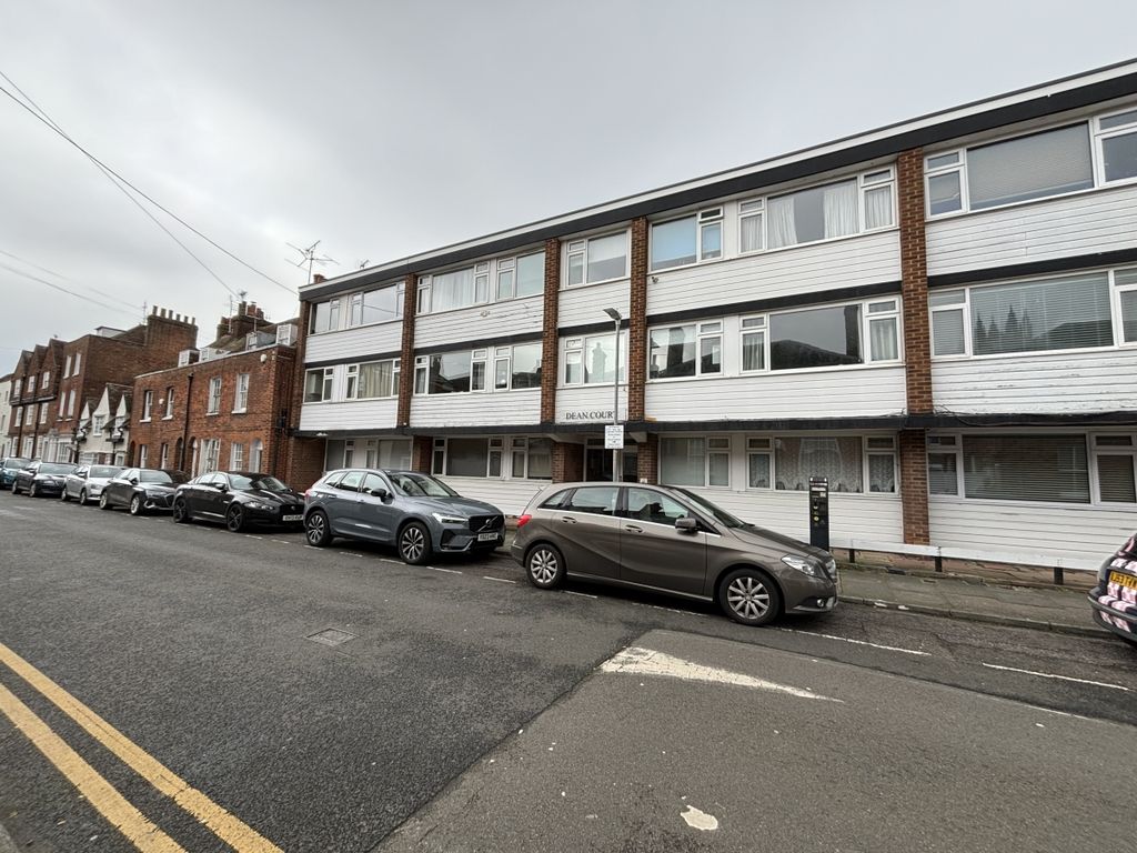 1 bed flat to rent in Broad Street, Canterbury CT1, £1,000 pcm