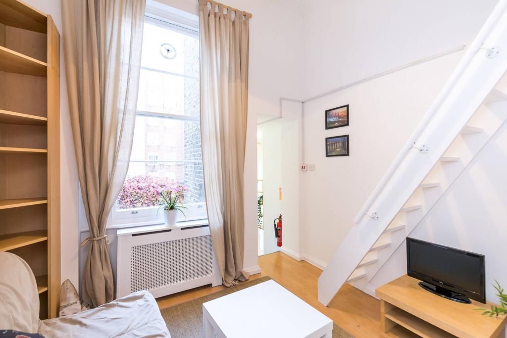 Studio to rent in Claverton Street, Pimlico, London SW1V, £1,950 pcm