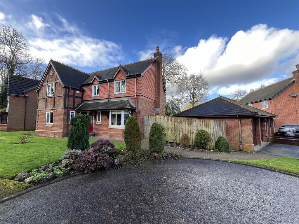4 bed detached house for sale in Knutsford Close, Eccleston, St. Helens WA10, £485,000