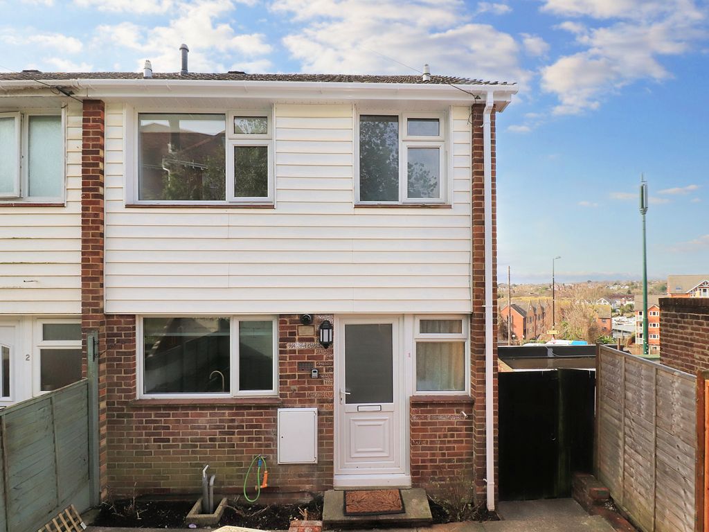 3 bed end terrace house to rent in Cobden Rise, St. Catherines Road, Southampton SO18, £1,300 pcm