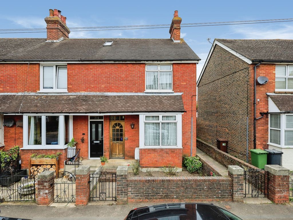 2 bed end terrace house for sale in Windsor Road, Hailsham BN27, £200,000