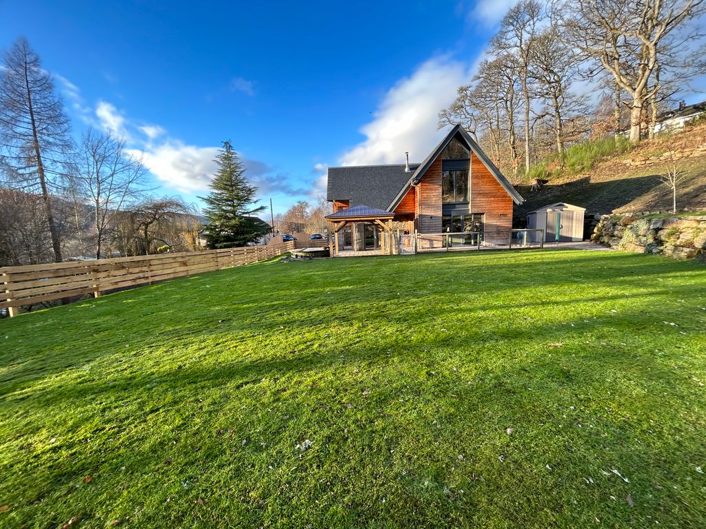 4 bed detached house for sale in Strath Tummel, Pitlochry PH16, £650,000