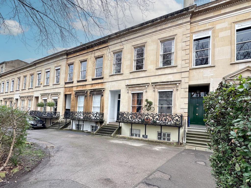 2 bed flat to rent in Royal Parade, Cheltenham GL50, £1,495 pcm