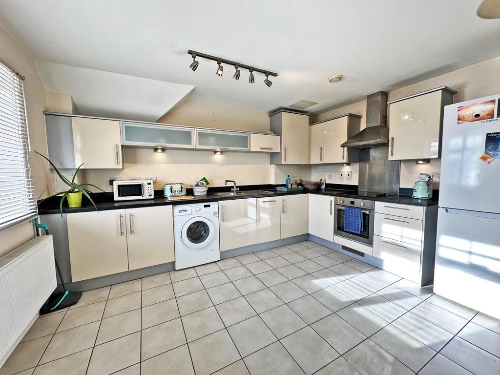 1 bed flat for sale in Meliae House, Folleys Place, Loudwater HP10, £289,950