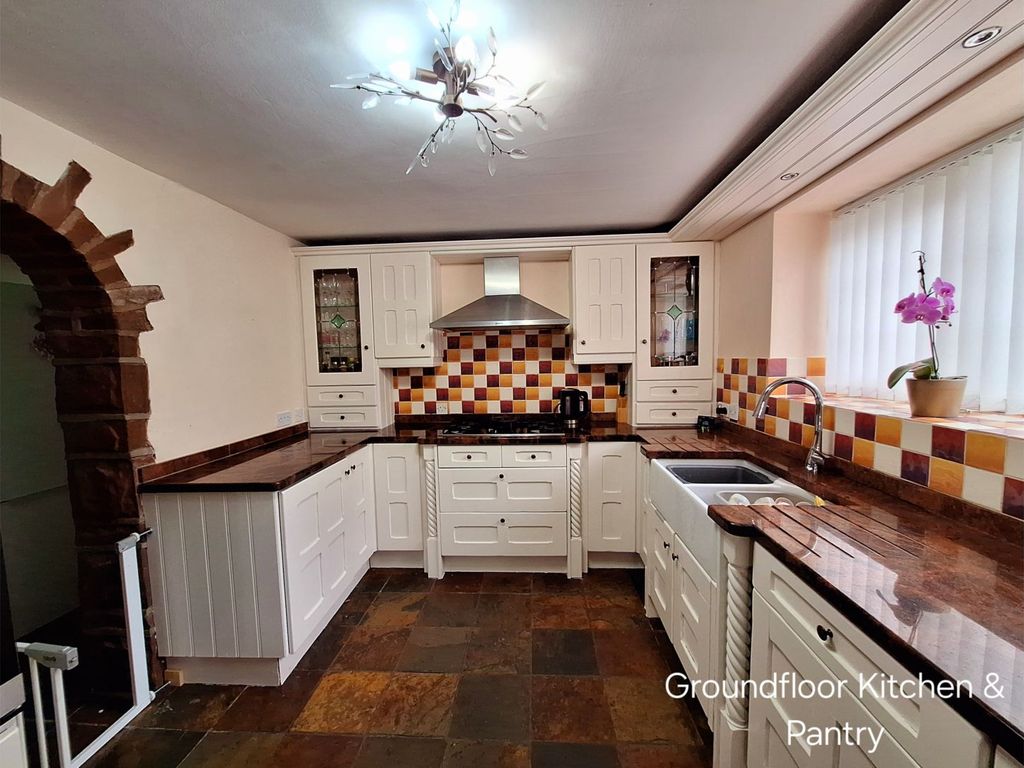 5 bed detached house for sale in Station Road, Chester CH1, £435,000