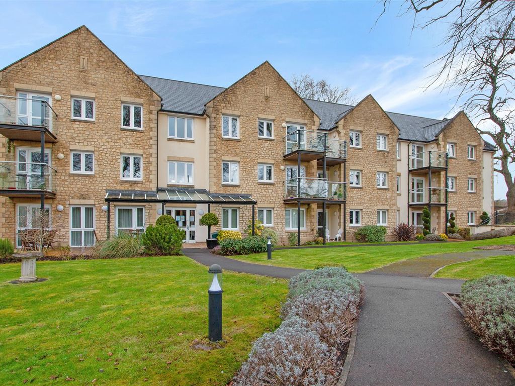 2 bed flat for sale in Holmcroft Court, Charlton Road, Shepton Mallet BA4, £195,000