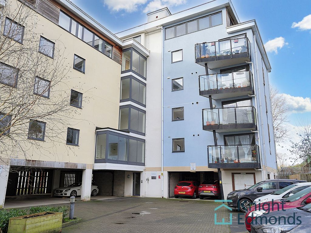 2 bed flat for sale in Clifford Way, Maidstone ME16, £210,000