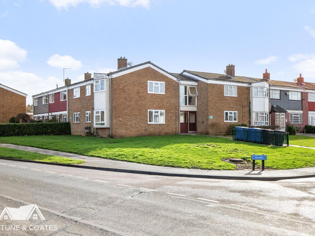 2 bed flat for sale in Rundells, Harlow CM18, £230,000