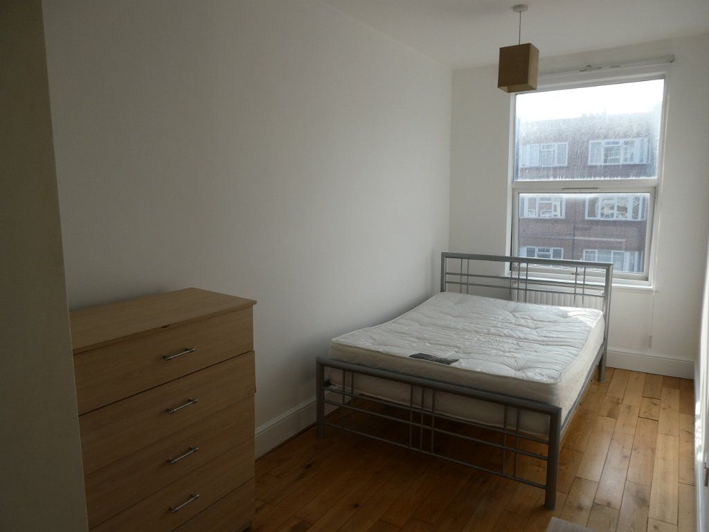 1 bed flat to rent in Lea Bridge Road, London E10, £1,521 pcm
