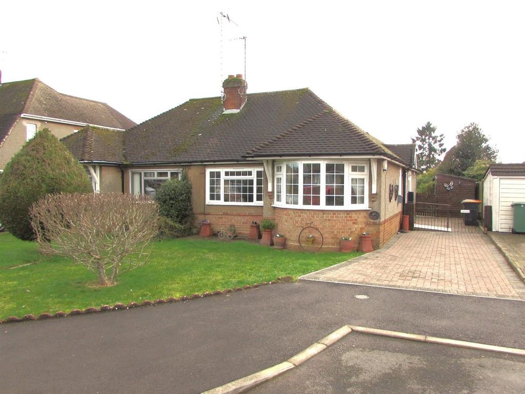 2 bed semi-detached bungalow for sale in Chapel Close, Toddington, Dunstable LU5, £385,000