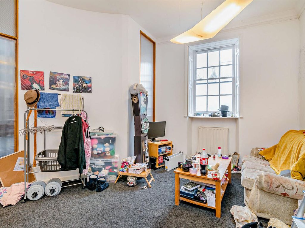 1 bed flat for sale in Hill Street, Trowbridge BA14, £105,000