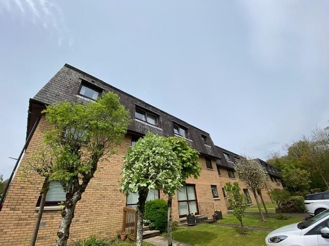 2 bed flat to rent in Clober Road, Milngavie, Glasgow G62, £1,280 pcm