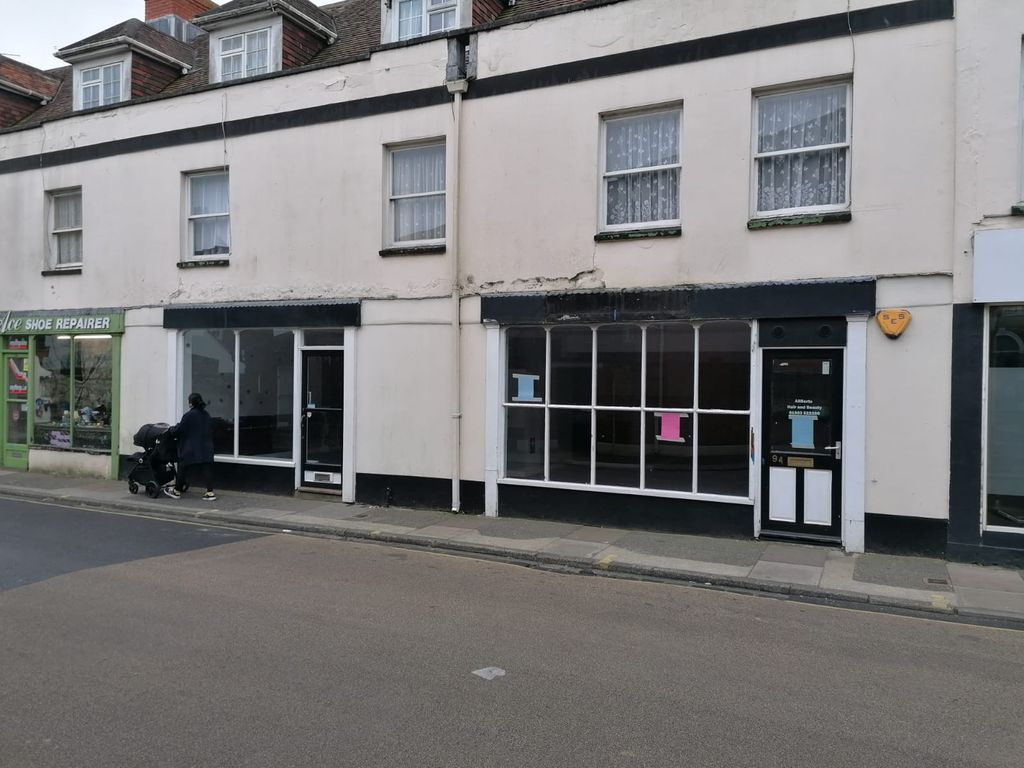 Retail premises to let in Pyle Street, Newport PO30, £9,250 pa
