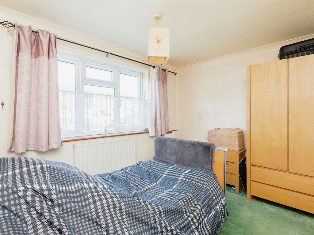 1 bed flat for sale in Brookside Close, Old Stratford, Milton Keynes MK19, £135,000