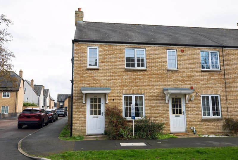 2 bed end terrace house to rent in New Hall Lane, Great Cambourne CB23, £1,200 pcm