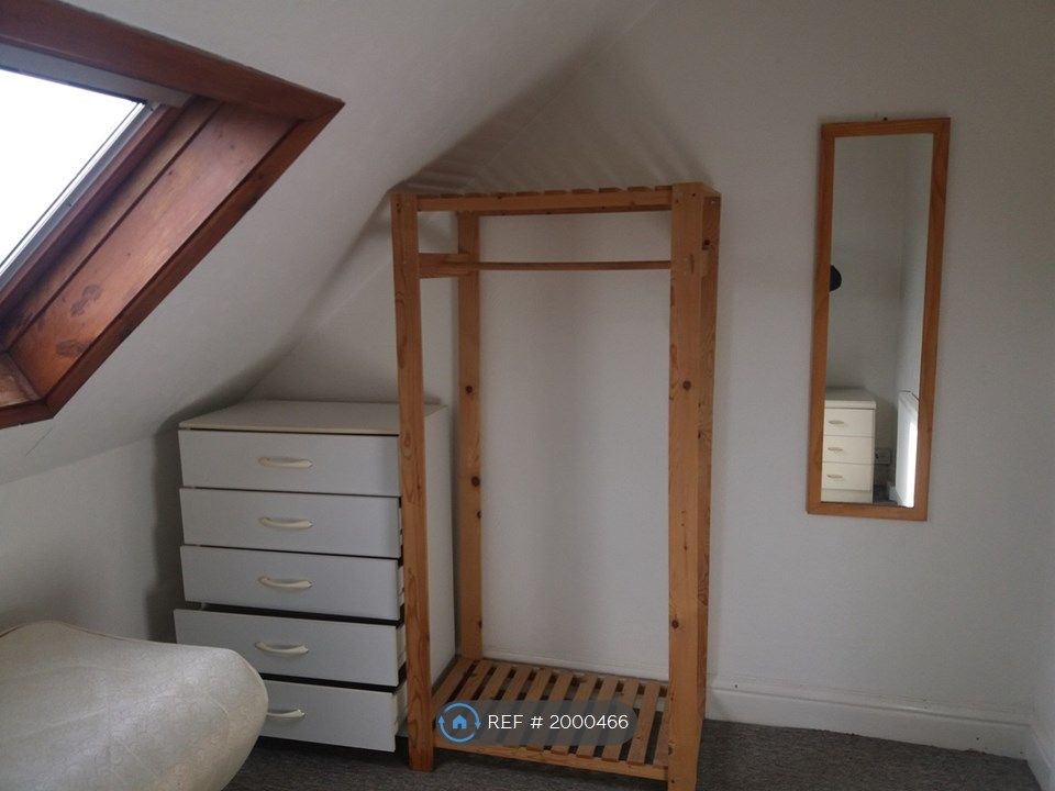 Room to rent in Soberton Rd, Bournemouth BH8, £600 pcm