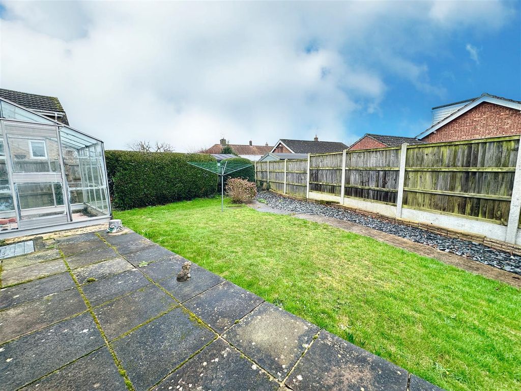 3 bed detached bungalow for sale in New Close, Acle NR13, £335,000