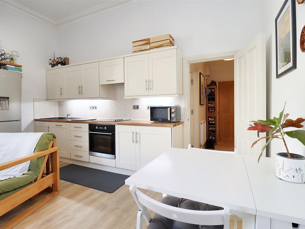 2 bed flat for sale in Hill Road, Clevedon BS21, £279,950