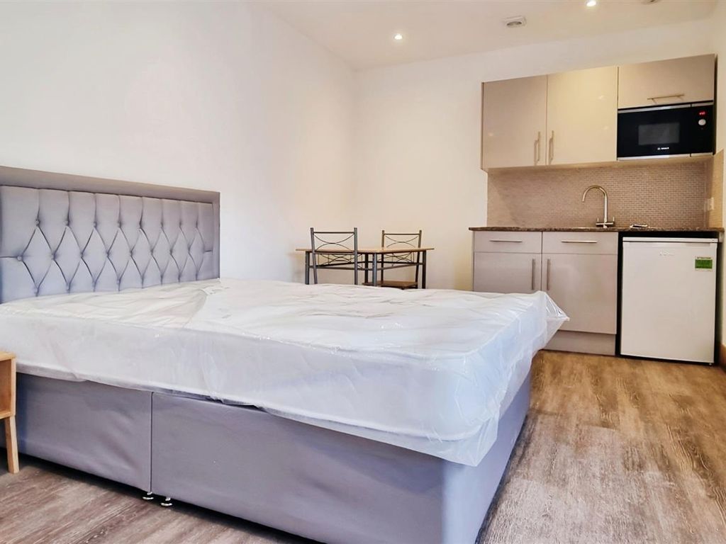 Studio to rent in Colindale Avenue, London NW9, £1,200 pcm