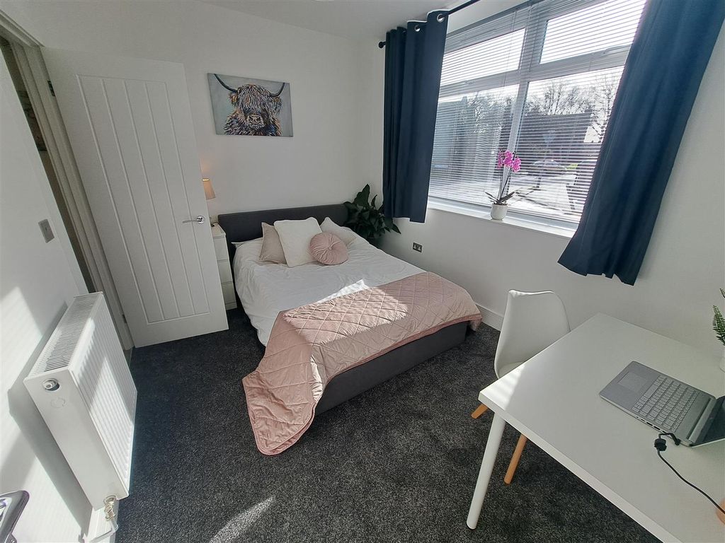 Room to rent in New Cheltenham Road, Kingswood, Bristol BS15, £850 pcm