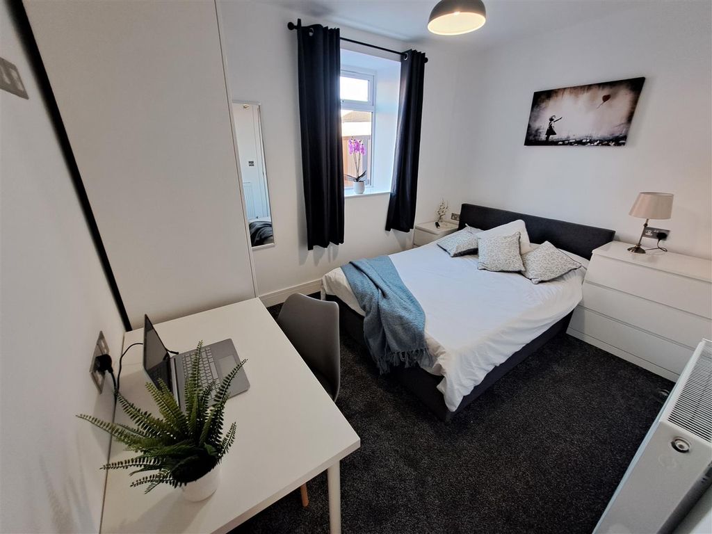 Room to rent in New Cheltenham Road, Kingswood, Bristol BS15, £875 pcm