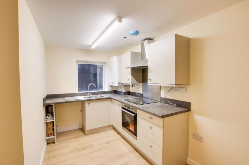 2 bed flat to rent in Wellsway, Bath BA2, £1,195 pcm