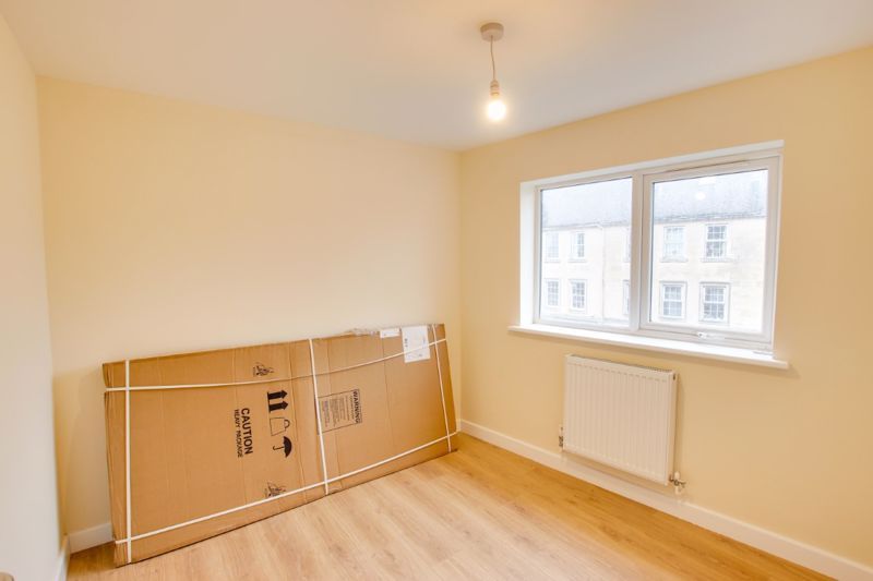 2 bed flat to rent in Wellsway, Bath BA2, £1,195 pcm