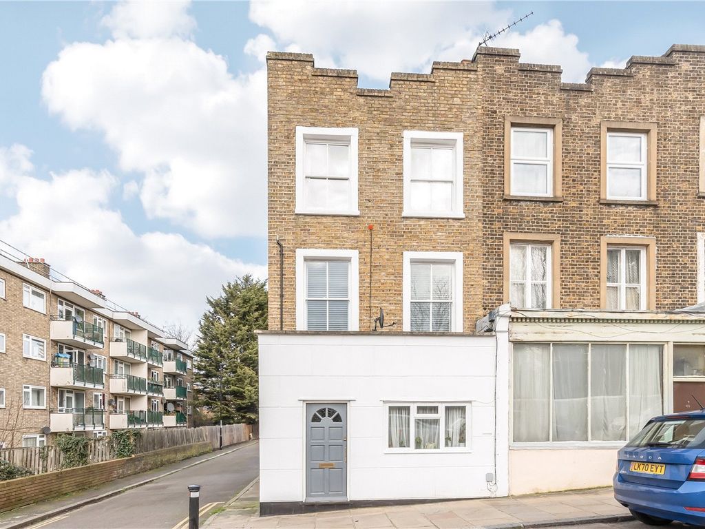 1 bed flat for sale in Gibbon Road, Nunhead, London SE15, £425,000