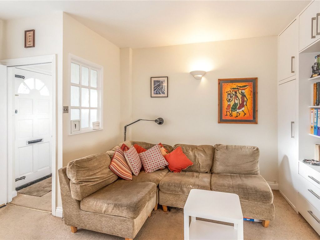 1 bed flat for sale in Gibbon Road, Nunhead, London SE15, £425,000