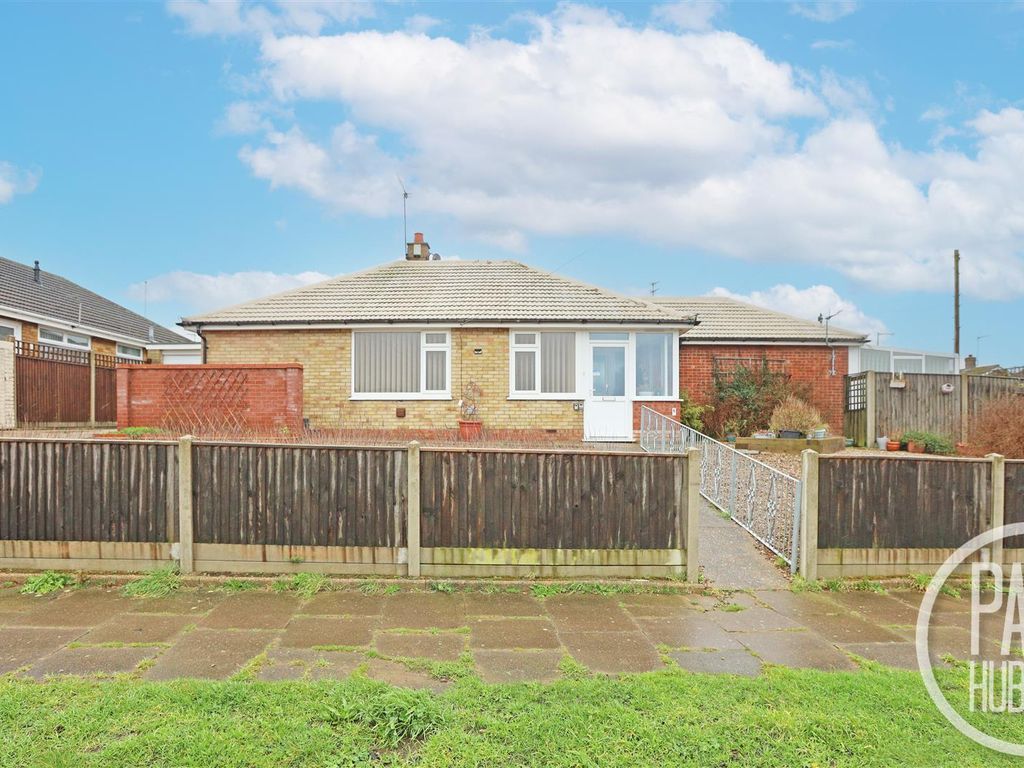 2 bed detached bungalow for sale in Claydon Drive, Oulton Broad NR32, £240,000