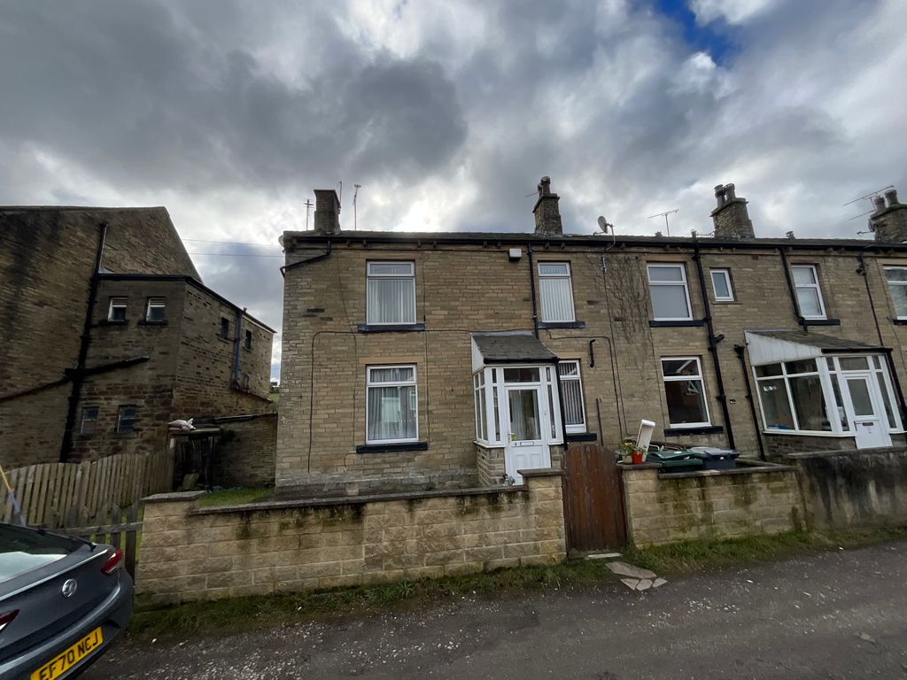 2 bed terraced house to rent in Armitage Road, Oakenshaw, Bradford BD12, £750 pcm