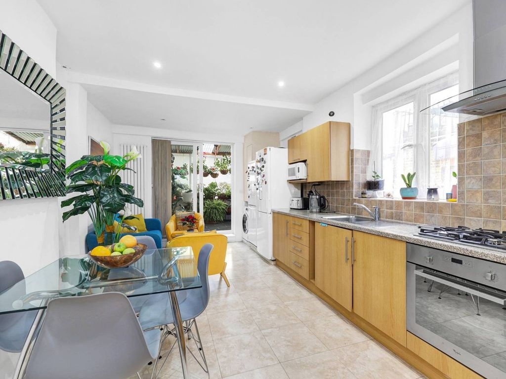 5 bed flat for sale in Southampton Way, Camberwell, London SE5, £800,000