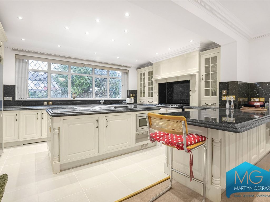 5 bed detached house for sale in Allington Road, London NW4, £1,650,000