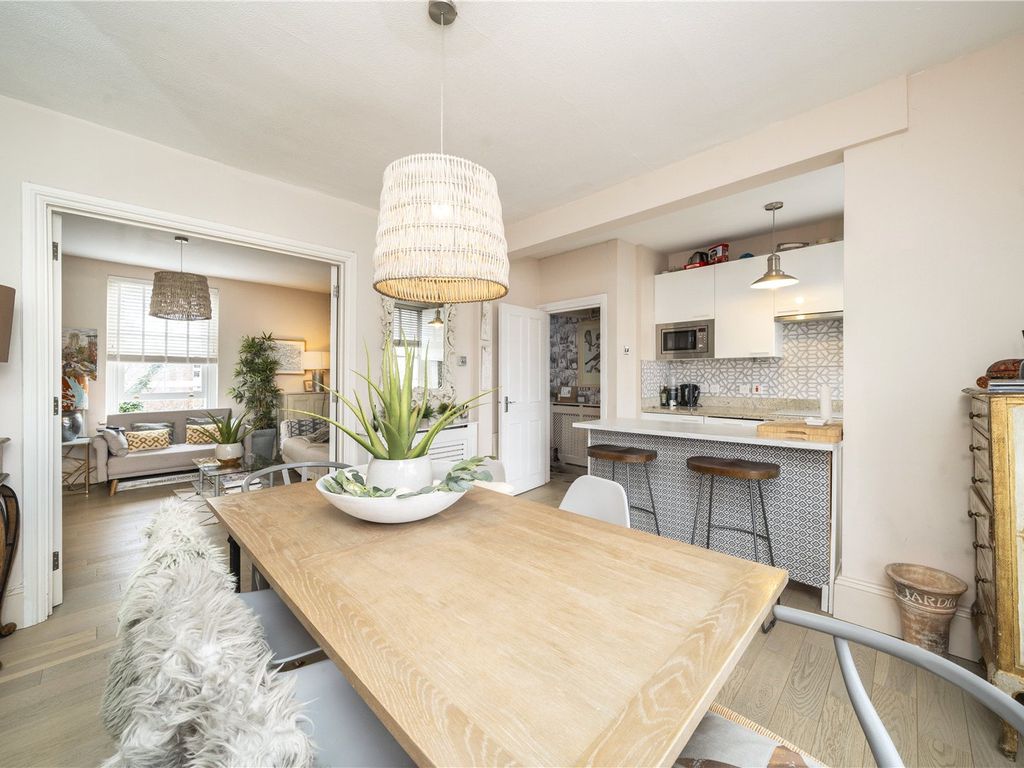3 bed flat for sale in Grafton Square, London SW4, £800,000