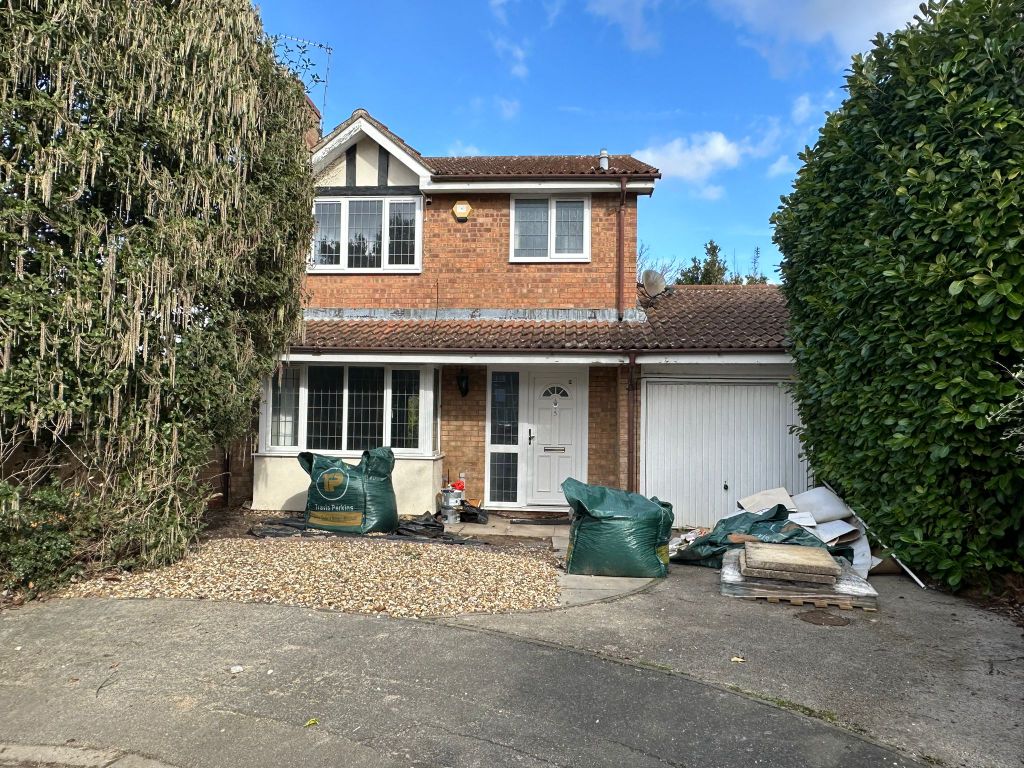 3 bed detached house to rent in Fennec Close, Cherry Hinton, Cambridge CB1, £1,950 pcm