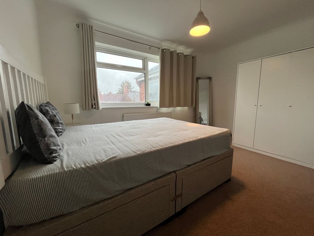 2 bed flat to rent in Falstaff Court Guild Street, Stratford-Upon-Avon CV37, £1,100 pcm
