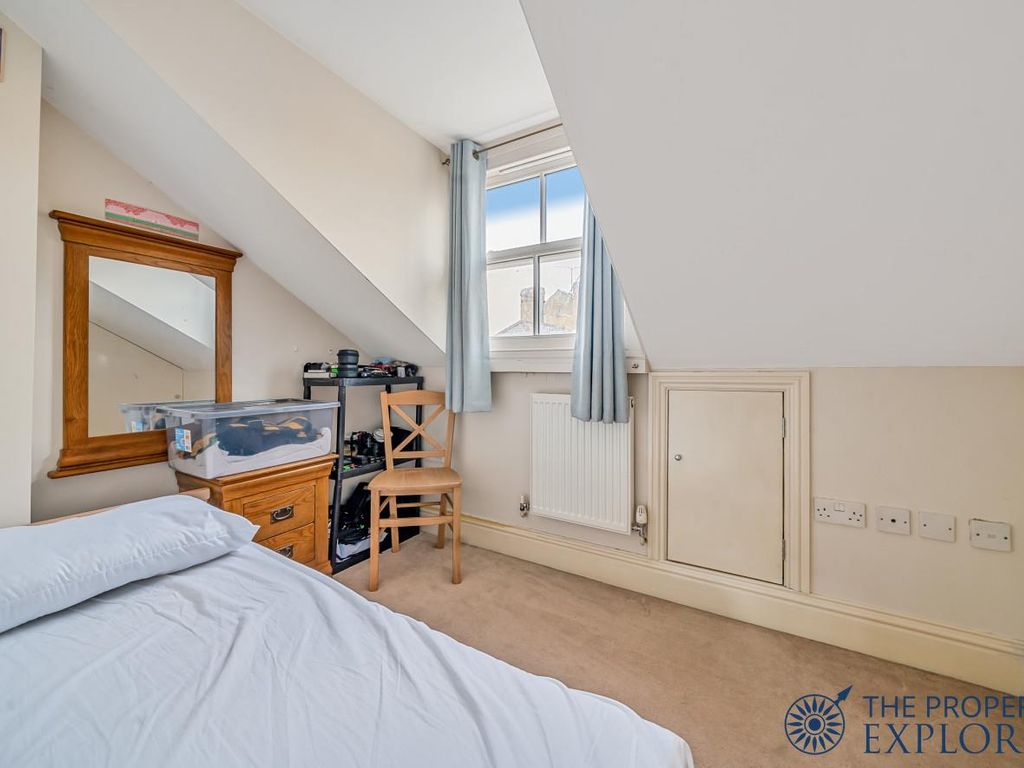 4 bed terraced house for sale in Baker Street, Reading RG1, £400,000