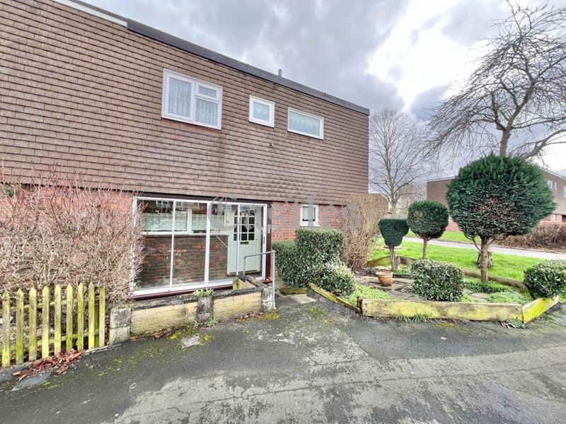 3 bed end terrace house for sale in Amwell Court, Waltham Abbey EN9, £365,000