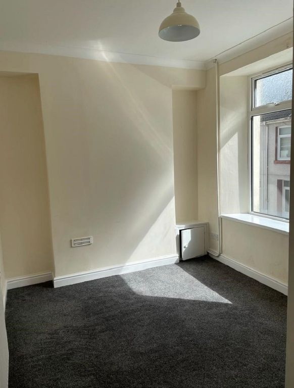 4 bed flat for sale in Wordsworth Street, Aberdare, Rhondda Cynon Taff. CF44, £95,000