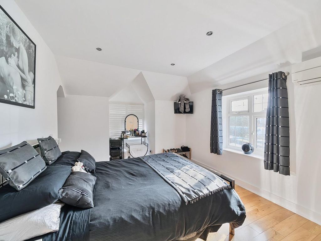 4 bed detached house for sale in St. Brides Avenue, Edgware HA8, £1,300,000
