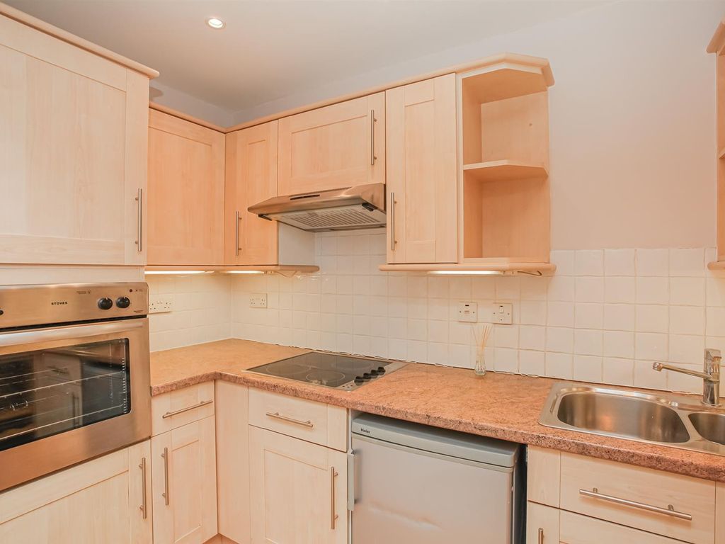 2 bed flat for sale in Banbury Road, Chacombe, Banbury OX17, £180,000